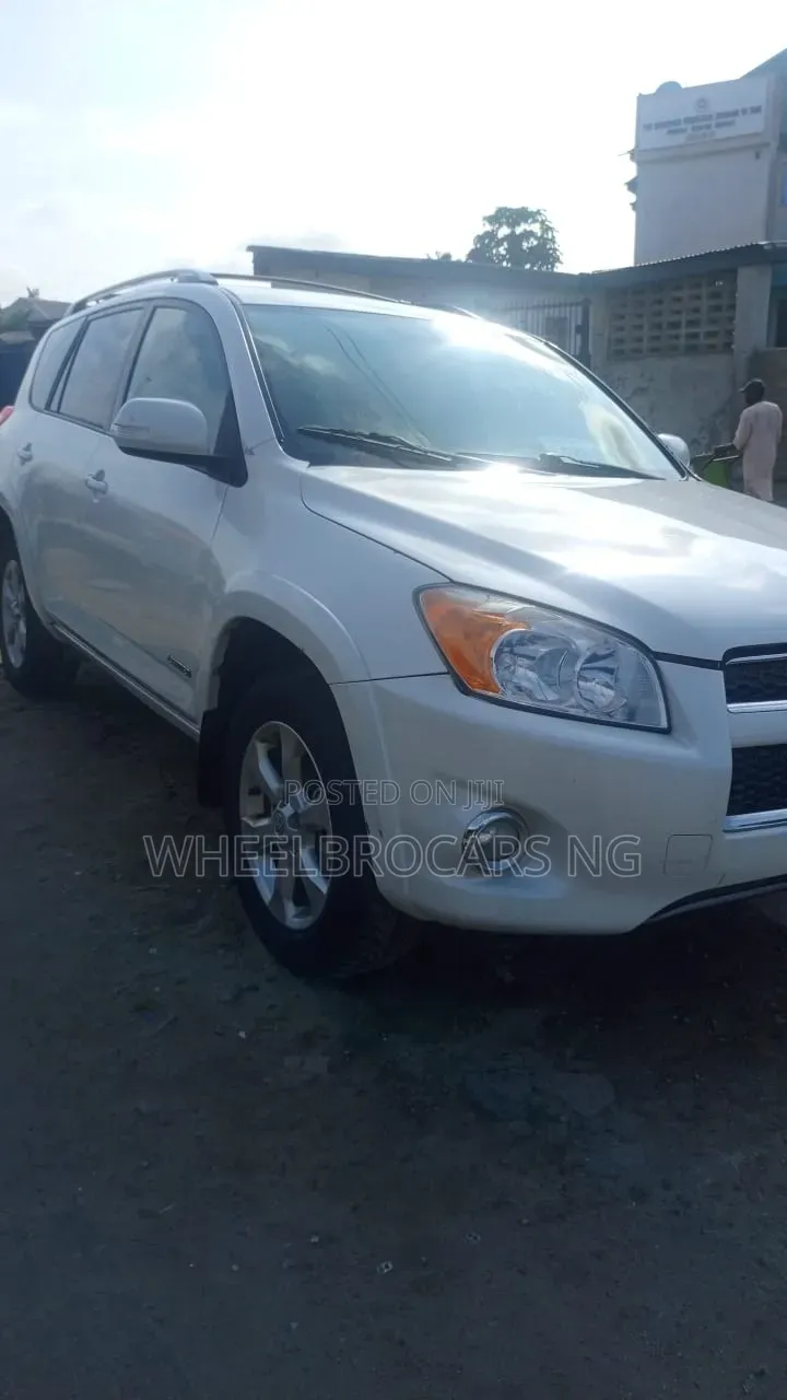 Toyota RAV4 2.5 Limited 2012 White