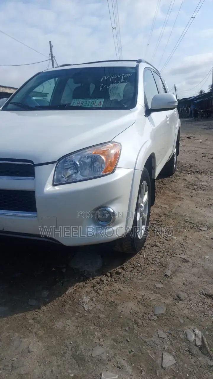 Toyota RAV4 2.5 Limited 2012 White