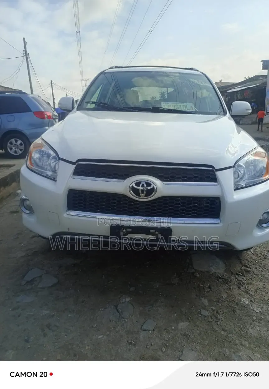 Toyota RAV4 2.5 Limited 2012 White