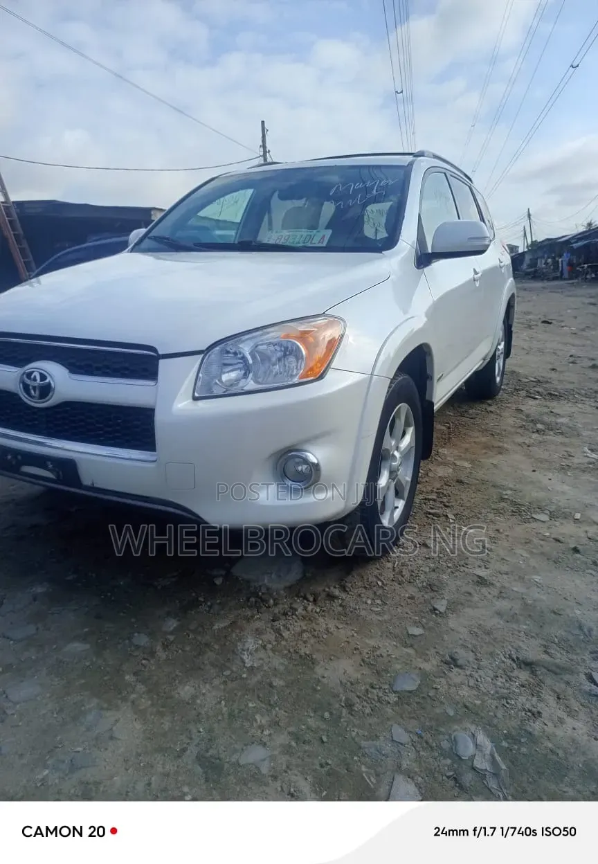 Toyota RAV4 2.5 Limited 2012 White