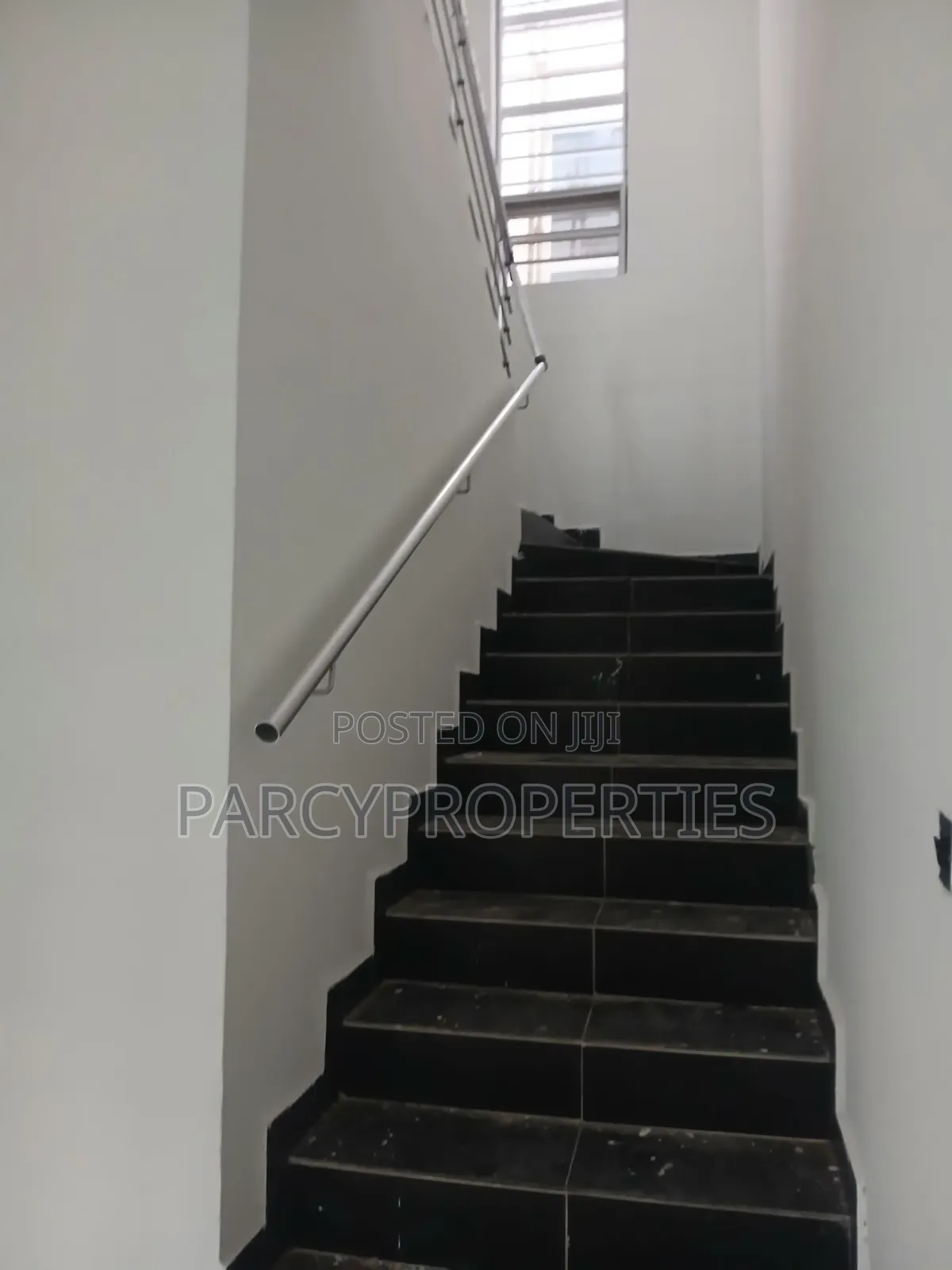 5bdrm Duplex in Hon Saheed Bankole, Ologolo for rent