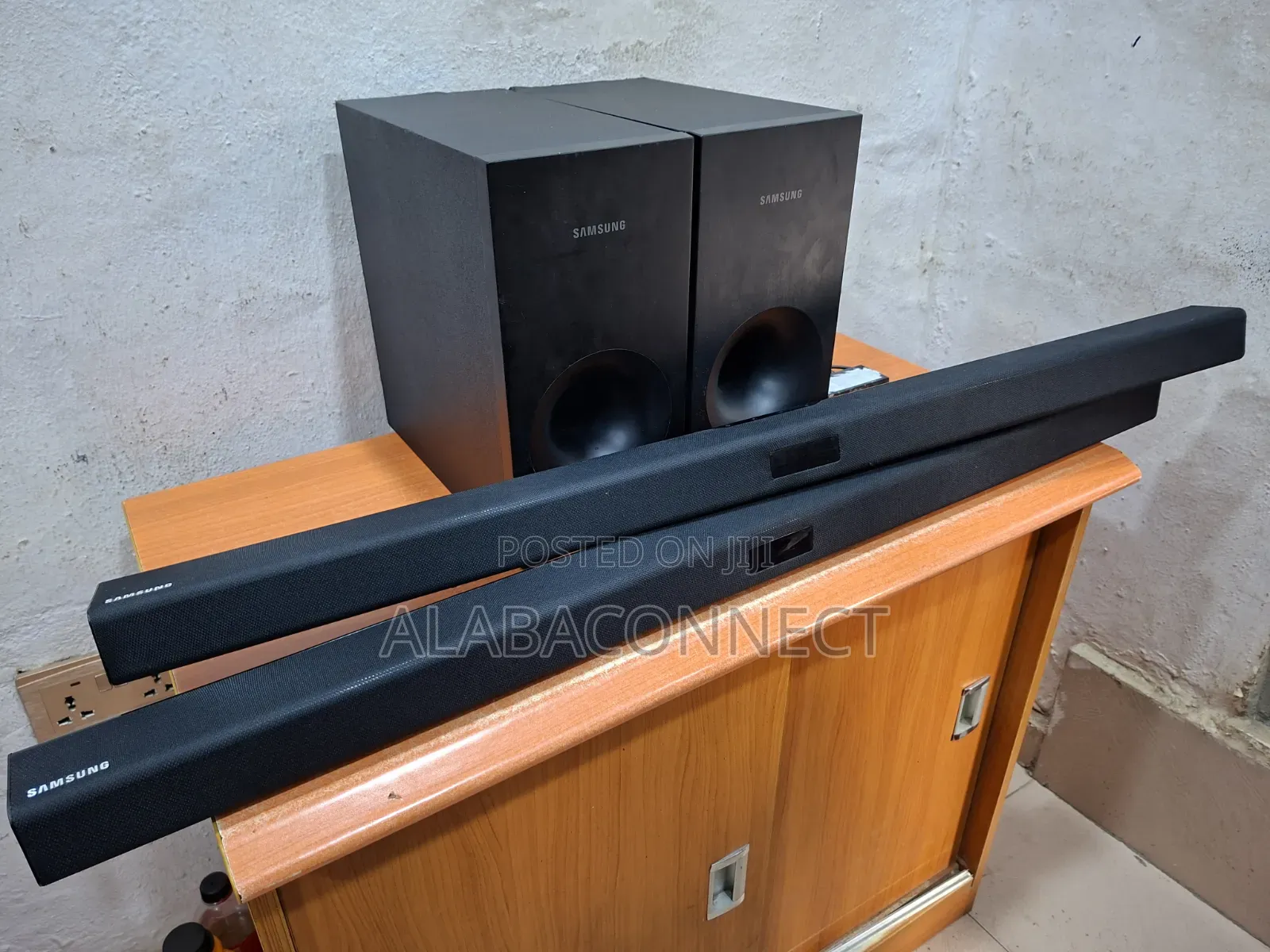 Samsung Airtrack Soundbar HW-J355 With Its Woofer