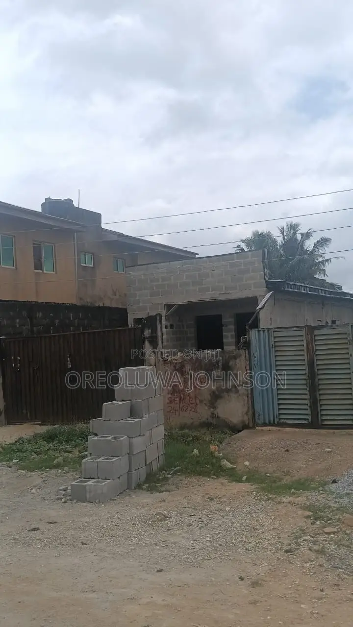 3bdrm Apartment in Igando / Ikotun/Igando for sale