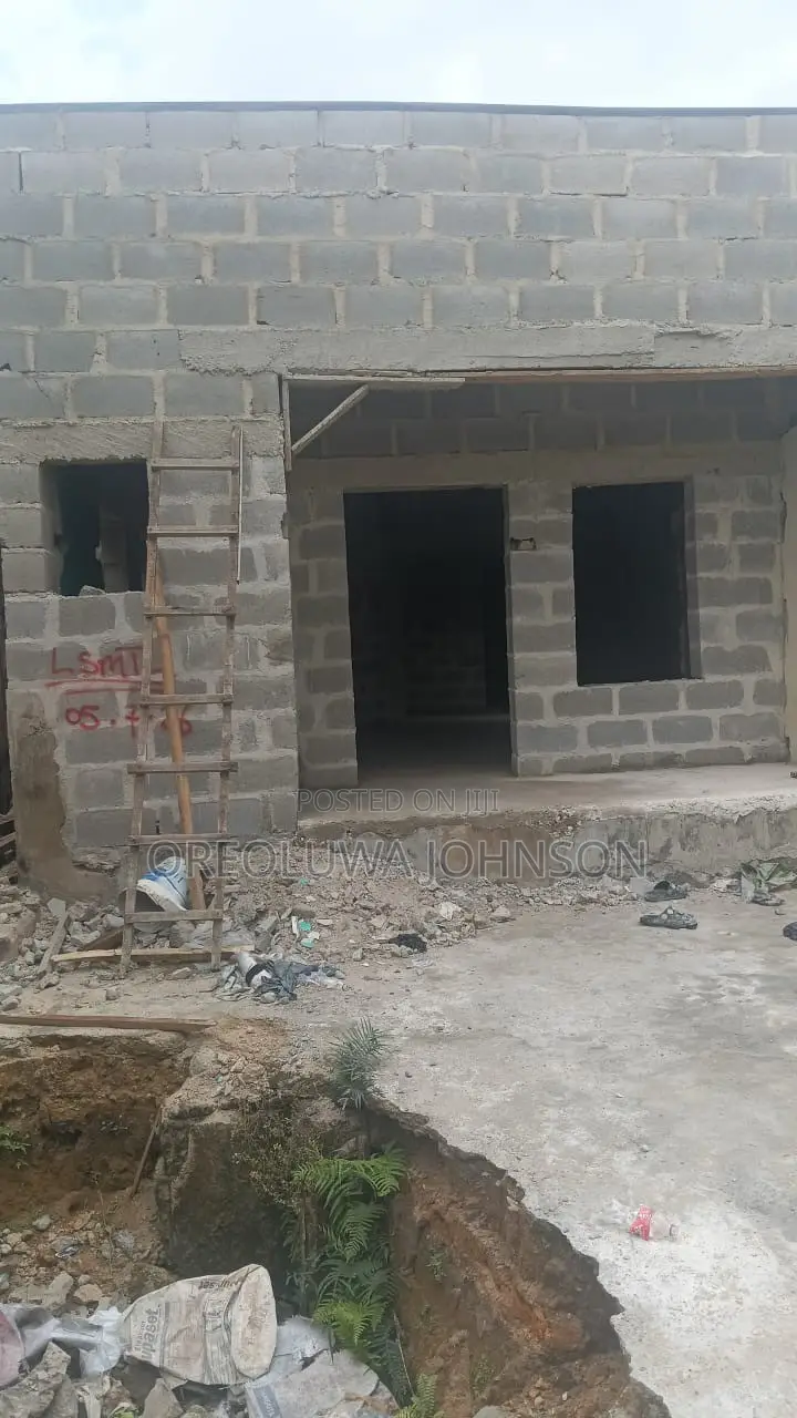 3bdrm Apartment in Igando / Ikotun/Igando for sale