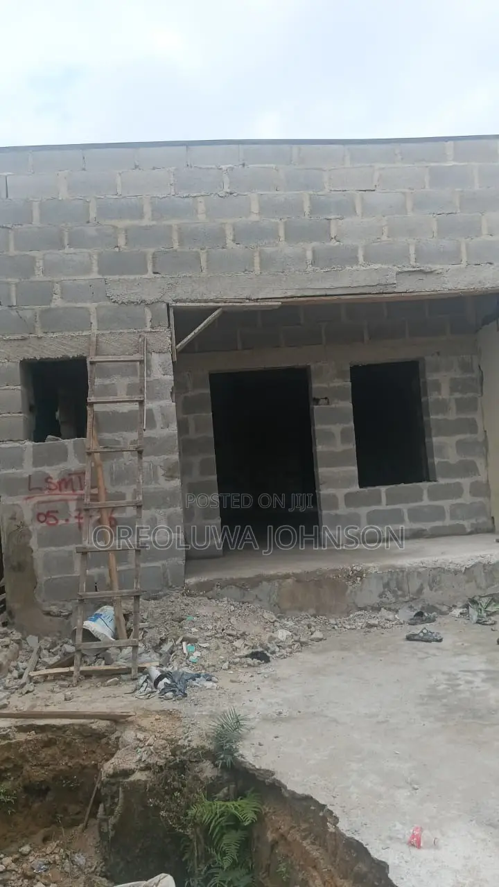 3bdrm Apartment in Igando / Ikotun/Igando for sale