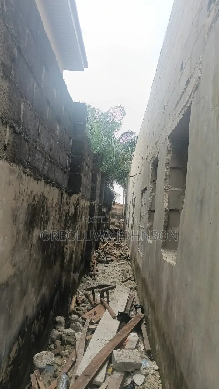 3bdrm Apartment in Igando / Ikotun/Igando for sale