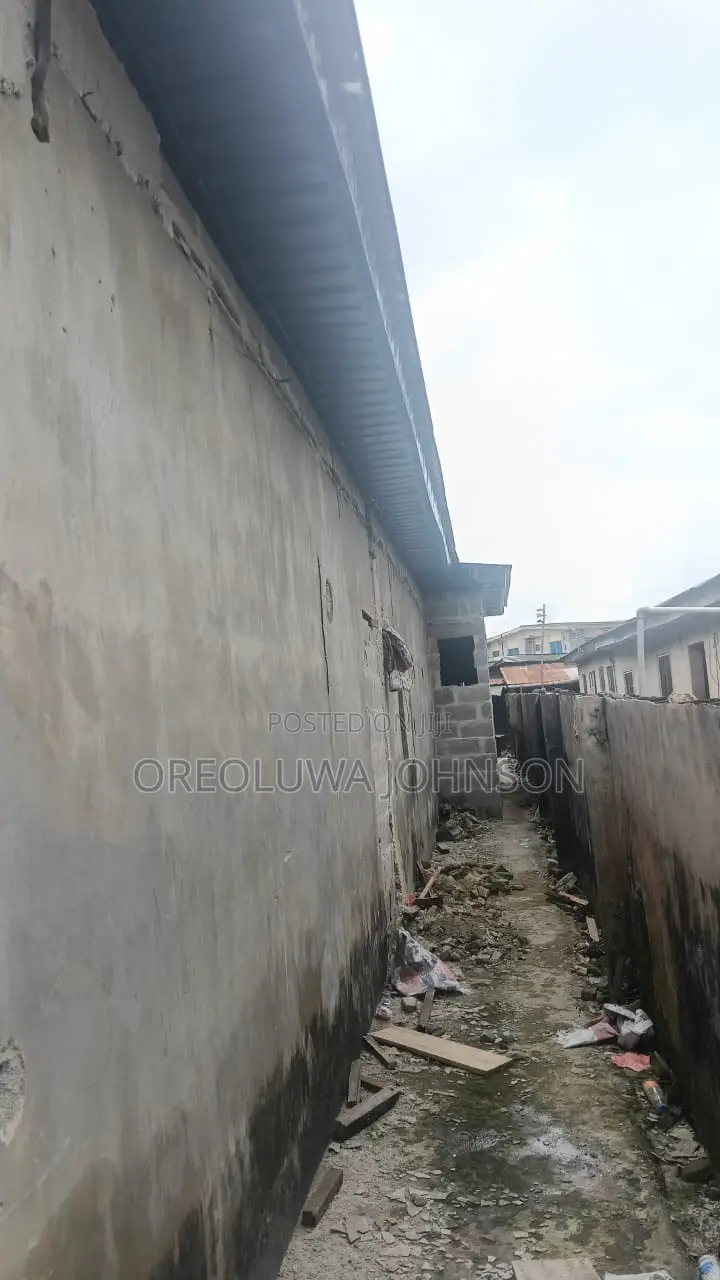 3bdrm Apartment in Igando / Ikotun/Igando for sale