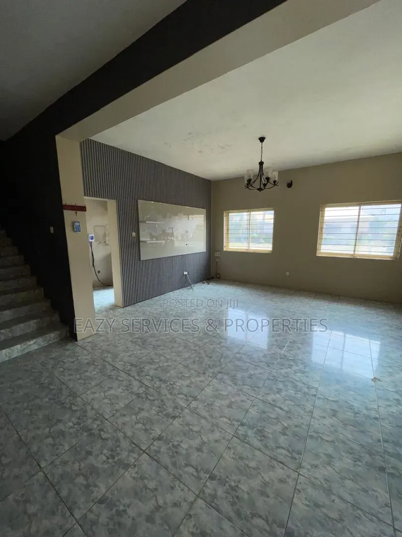 4bdrm Duplex in Gated And Secured, Chevron for rent