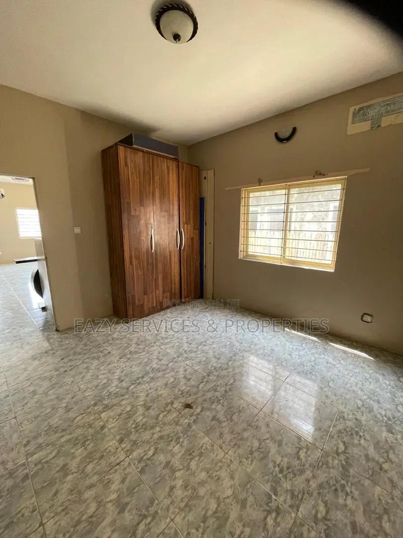4bdrm Duplex in Gated And Secured, Chevron for rent
