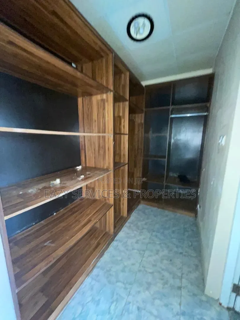 4bdrm Duplex in Gated And Secured, Chevron for rent