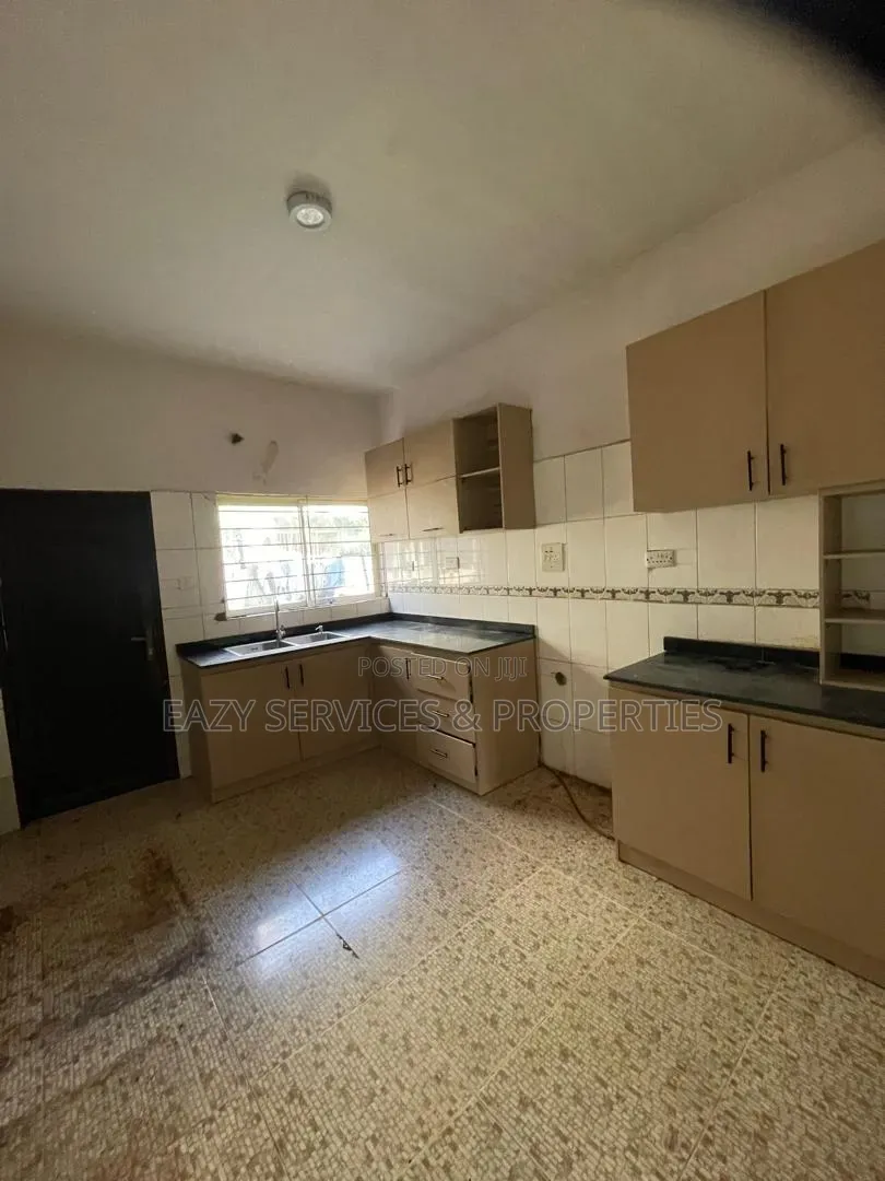 4bdrm Duplex in Gated And Secured, Chevron for rent