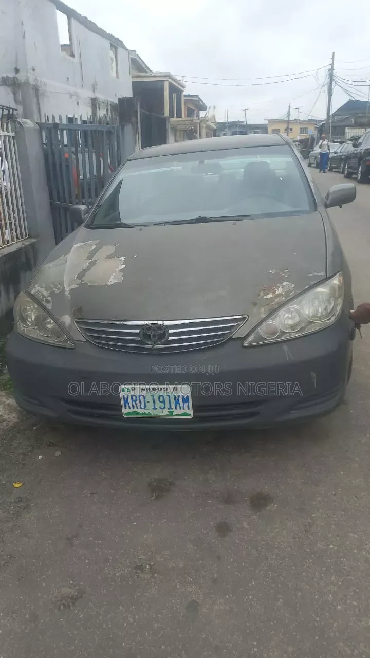 Toyota Camry LE 4dr Sedan (2.4L 4cyl 5A) 2005 Gray