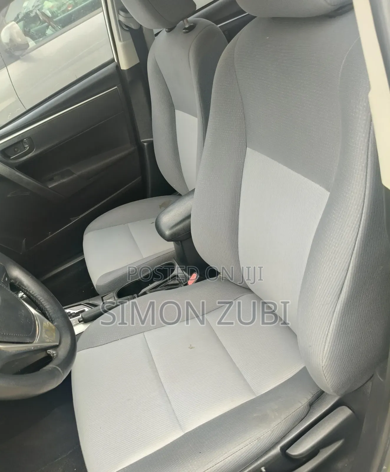 Toyota Corolla LE 4dr Sedan (1.8L 4cyl CVT) 2015 White