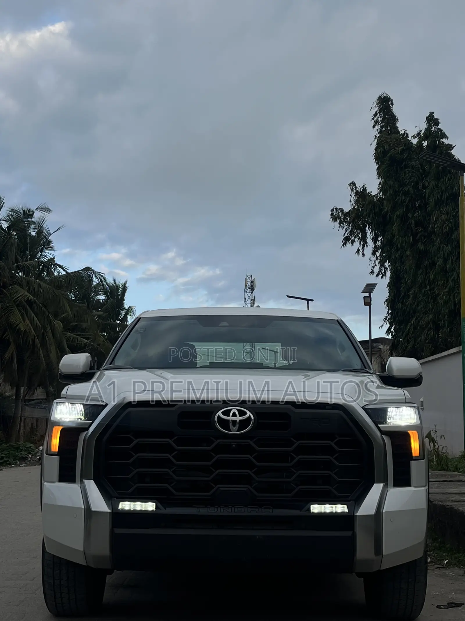 Toyota Tundra Limited CrewMax 4WD SB w/6.5' Bed (Hybrid) 2026 White