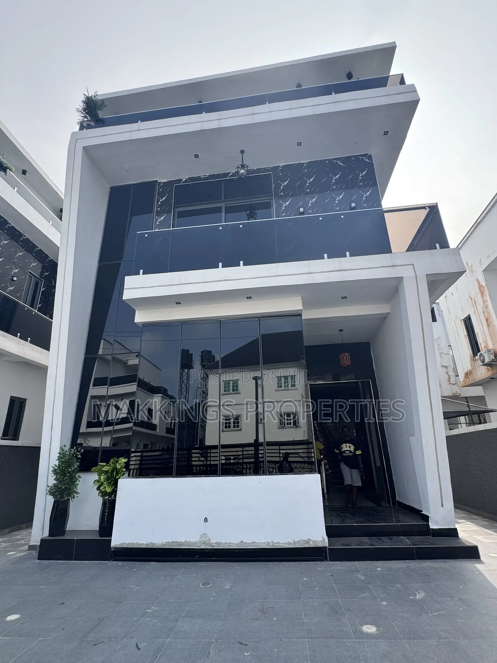5bdrm Duplex in Sangotedo for sale