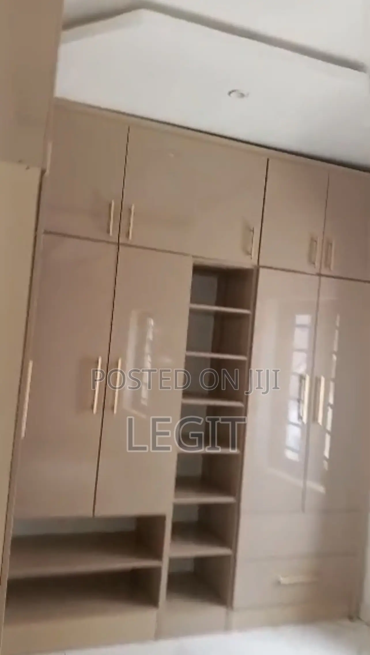 5bdrm Penthouse in Lugbe District for sale