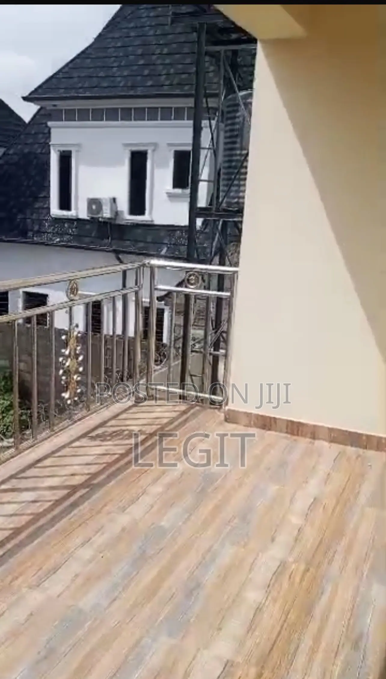 5bdrm Penthouse in Lugbe District for sale