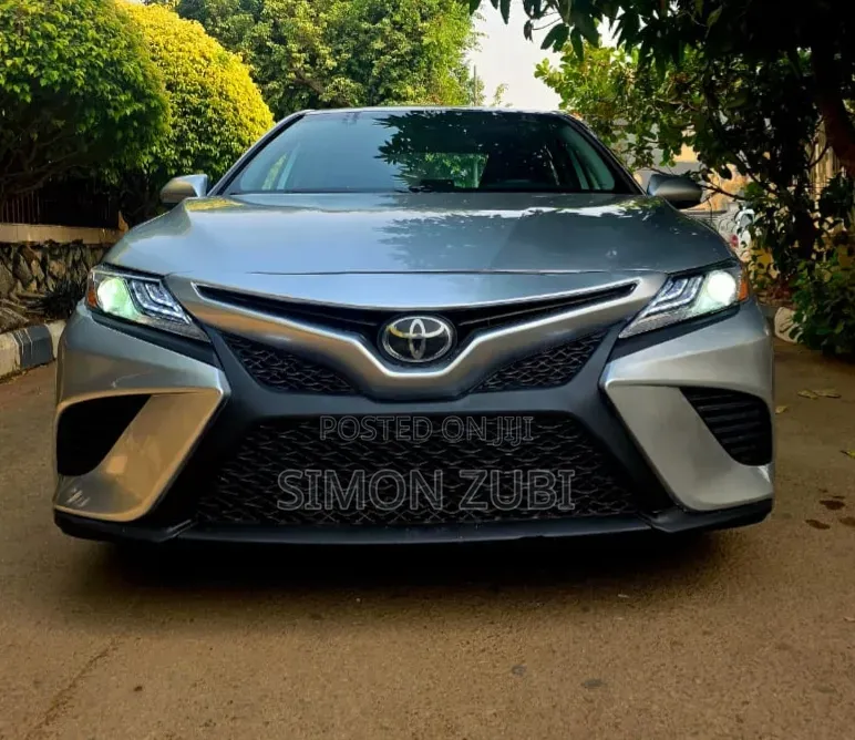 Toyota Camry SE (2.5L 4cyl 8A) 2019 Silver