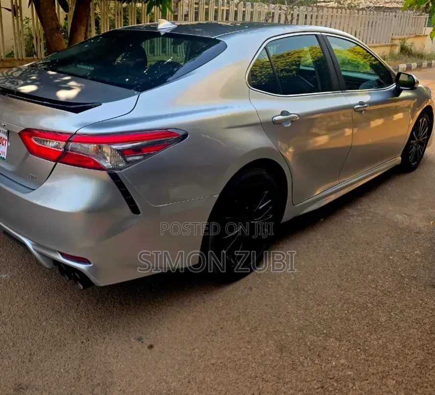 Toyota Camry SE (2.5L 4cyl 8A) 2019 Silver