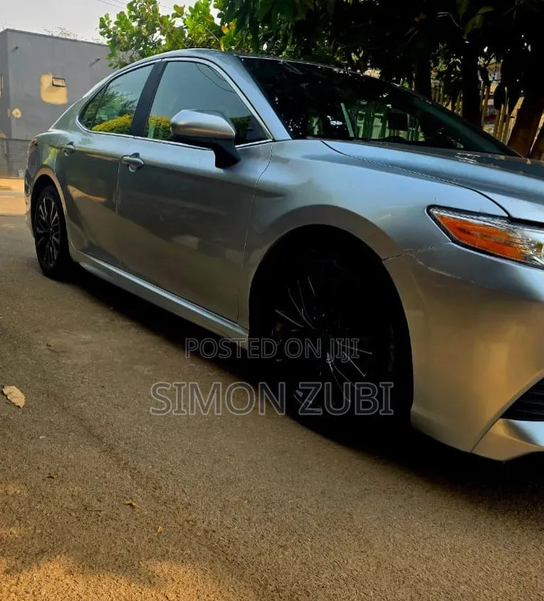 Toyota Camry SE (2.5L 4cyl 8A) 2019 Silver