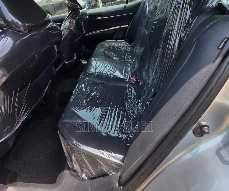 Toyota Camry SE (2.5L 4cyl 8A) 2019 Silver