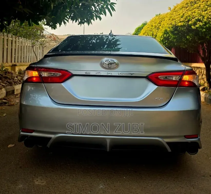 Toyota Camry SE (2.5L 4cyl 8A) 2019 Silver
