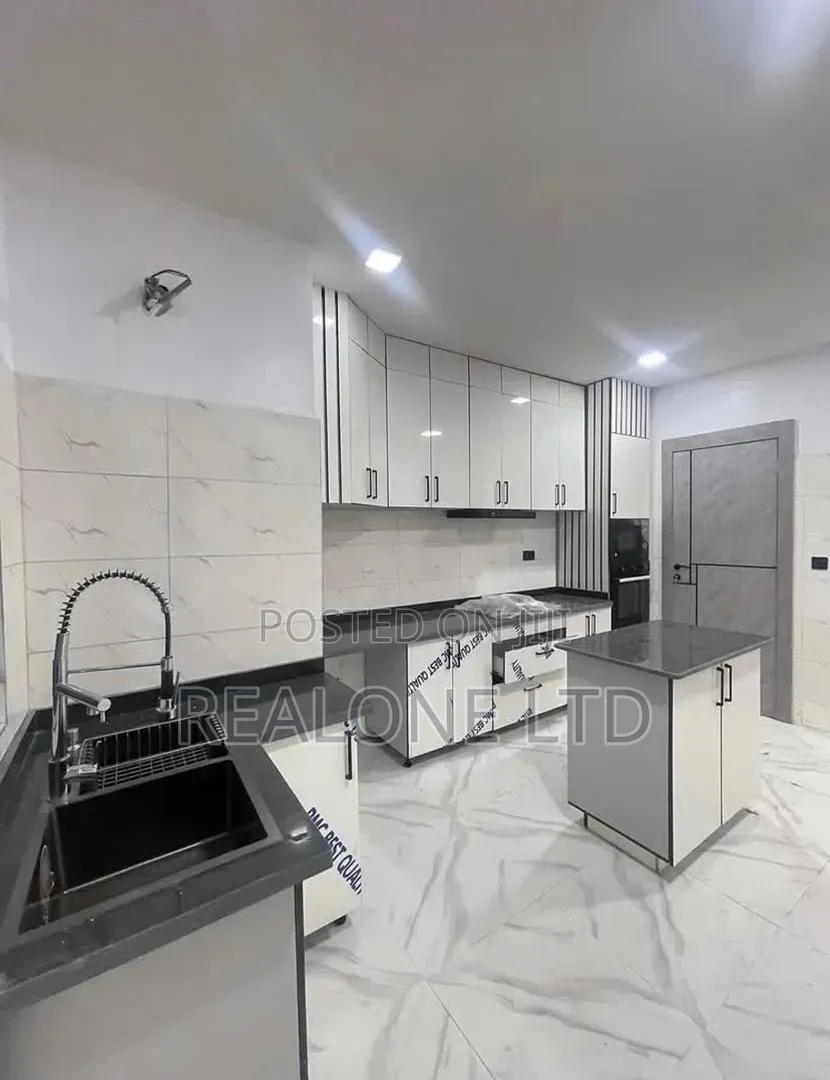 2bdrm Apartment in Lekki Phase 1 for rent