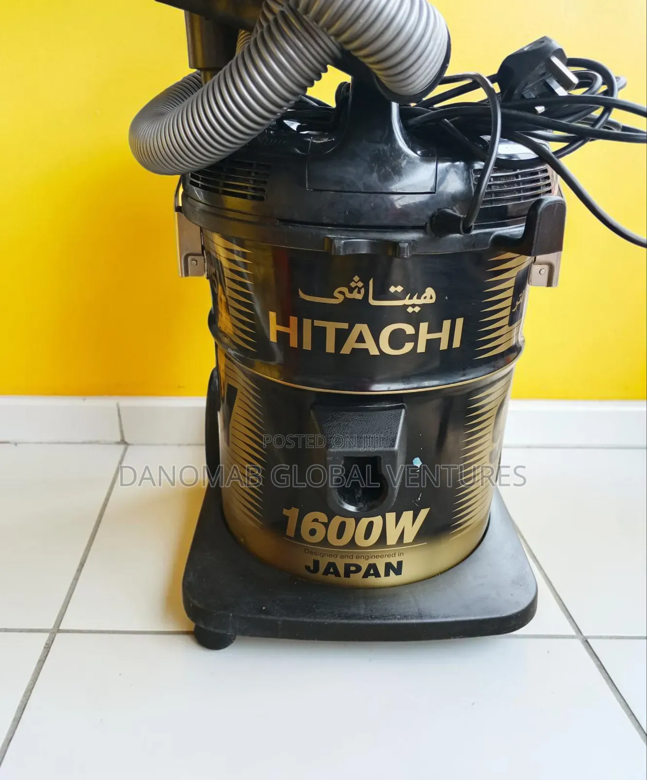 Hitachi Wet and Dry Vacuum Cleaner With Inbuilt Blower