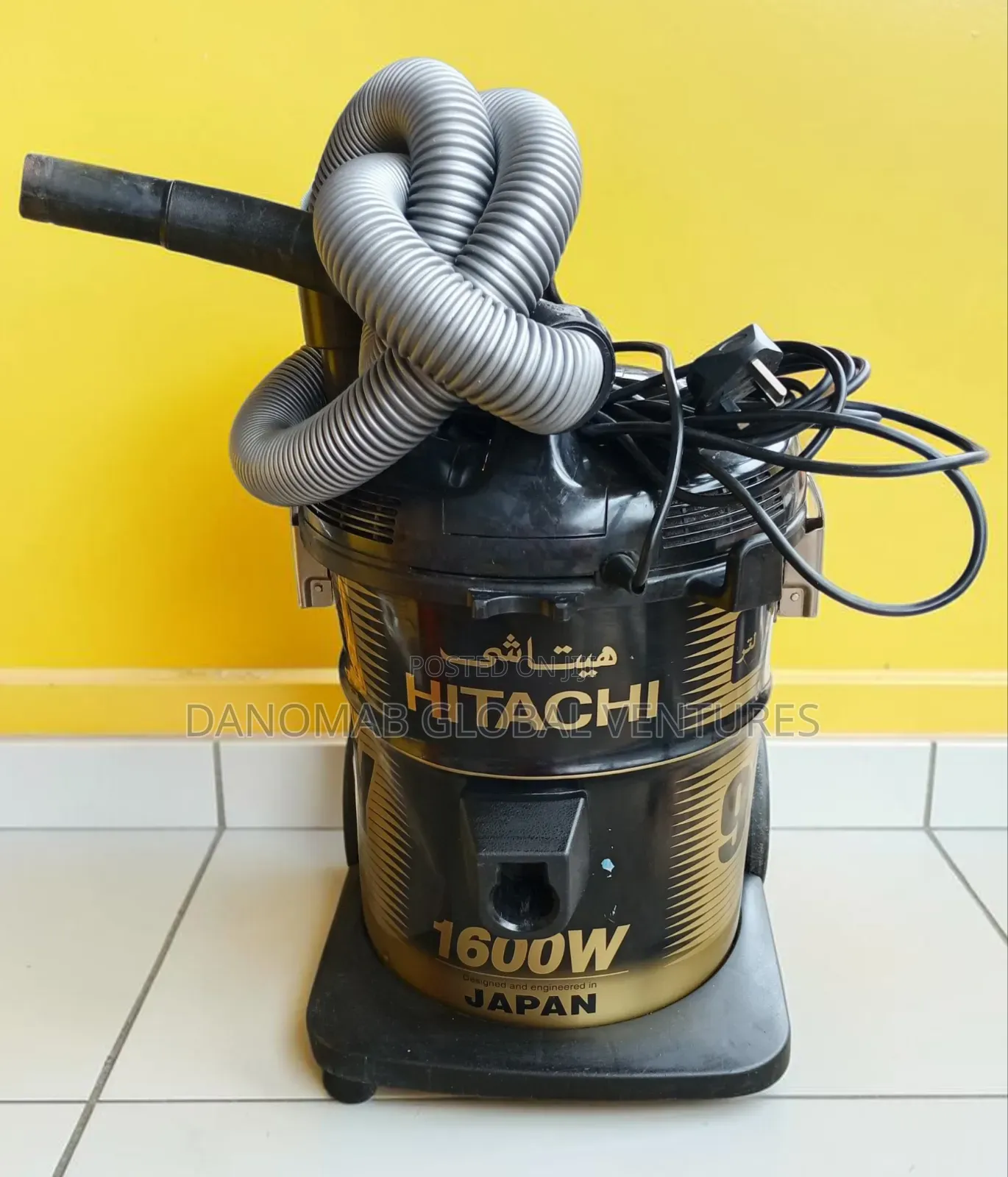 Hitachi Wet and Dry Vacuum Cleaner With Inbuilt Blower