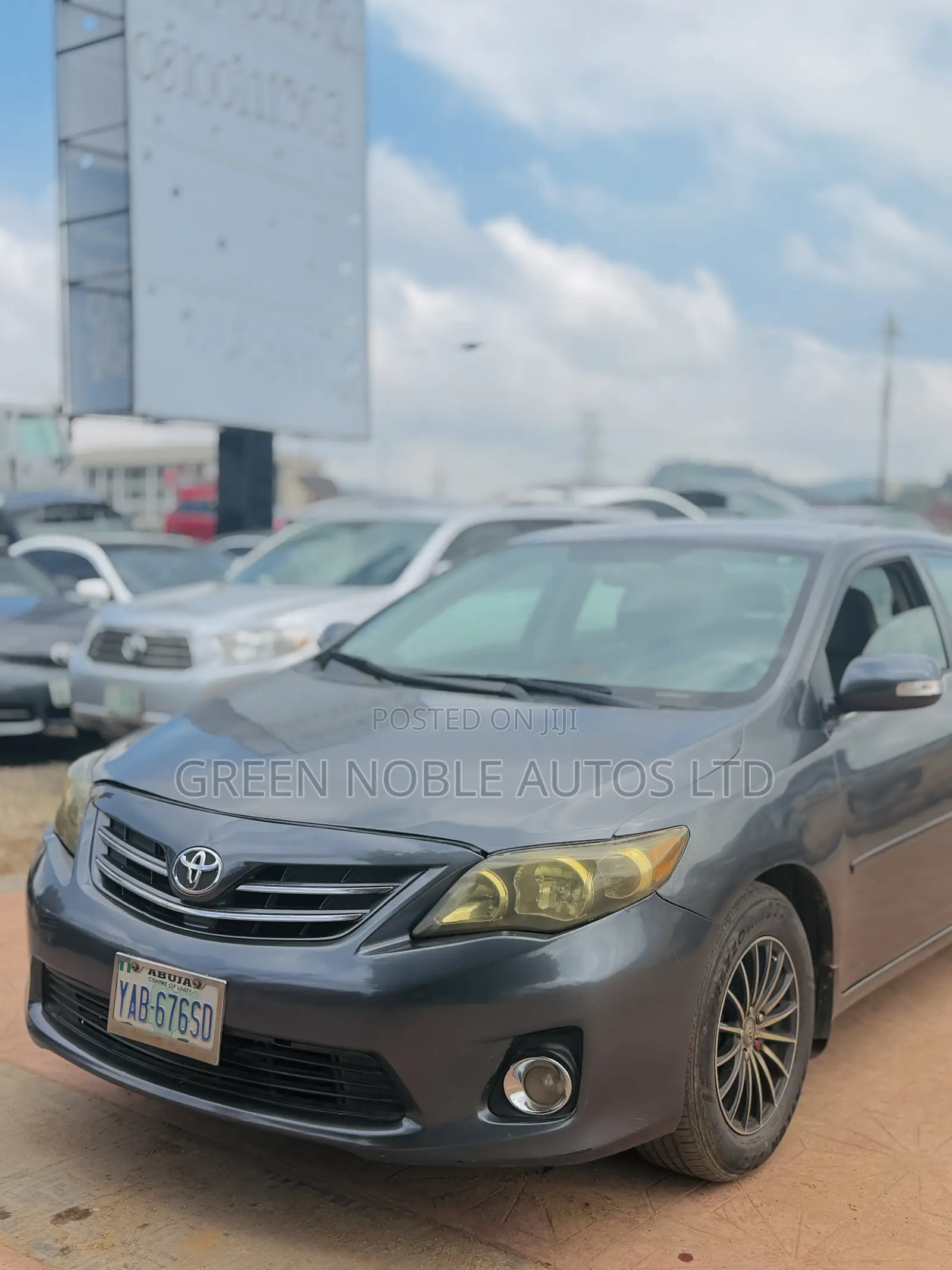 Toyota Corolla LE 4dr Sedan (1.8L 4cyl 4A) 2013 Gray