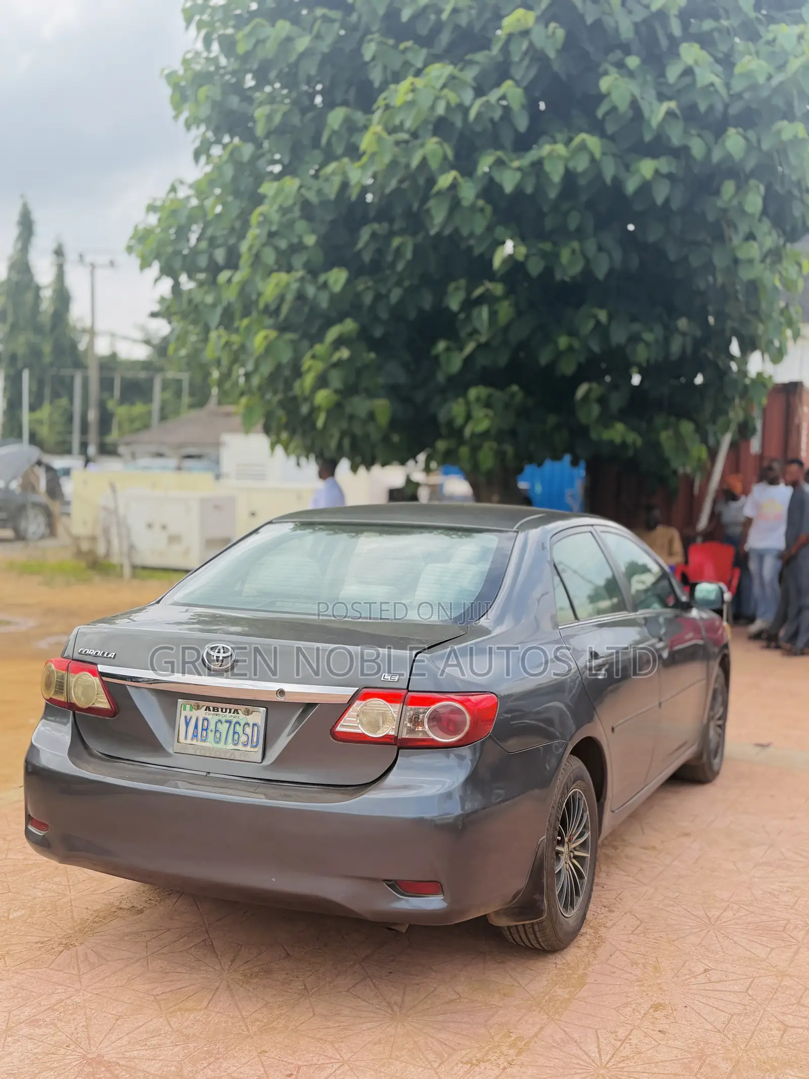 Toyota Corolla LE 4dr Sedan (1.8L 4cyl 4A) 2013 Gray