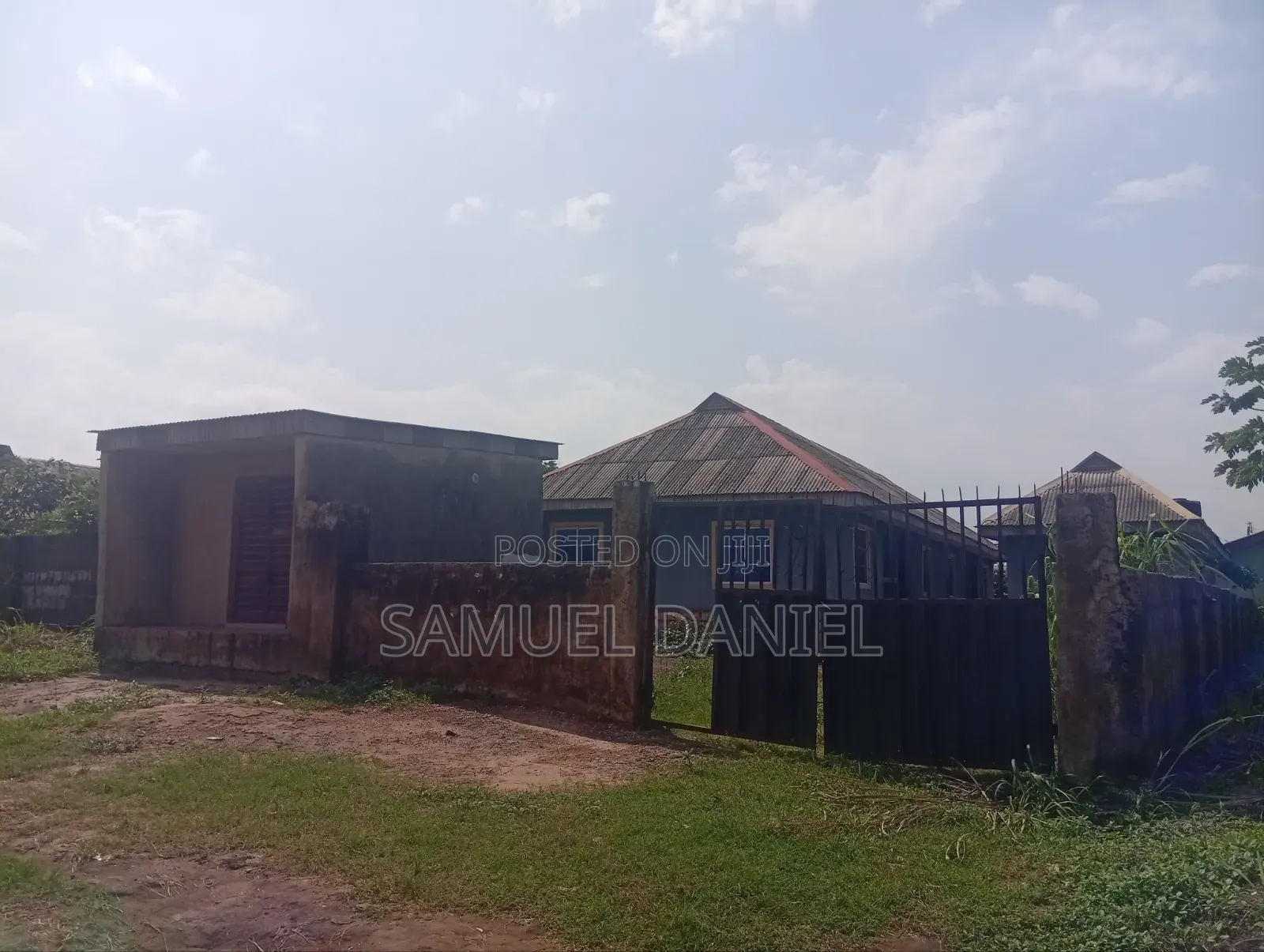 1bdrm Bungalow in Teachers Estate, Ikorodu Garage for sale