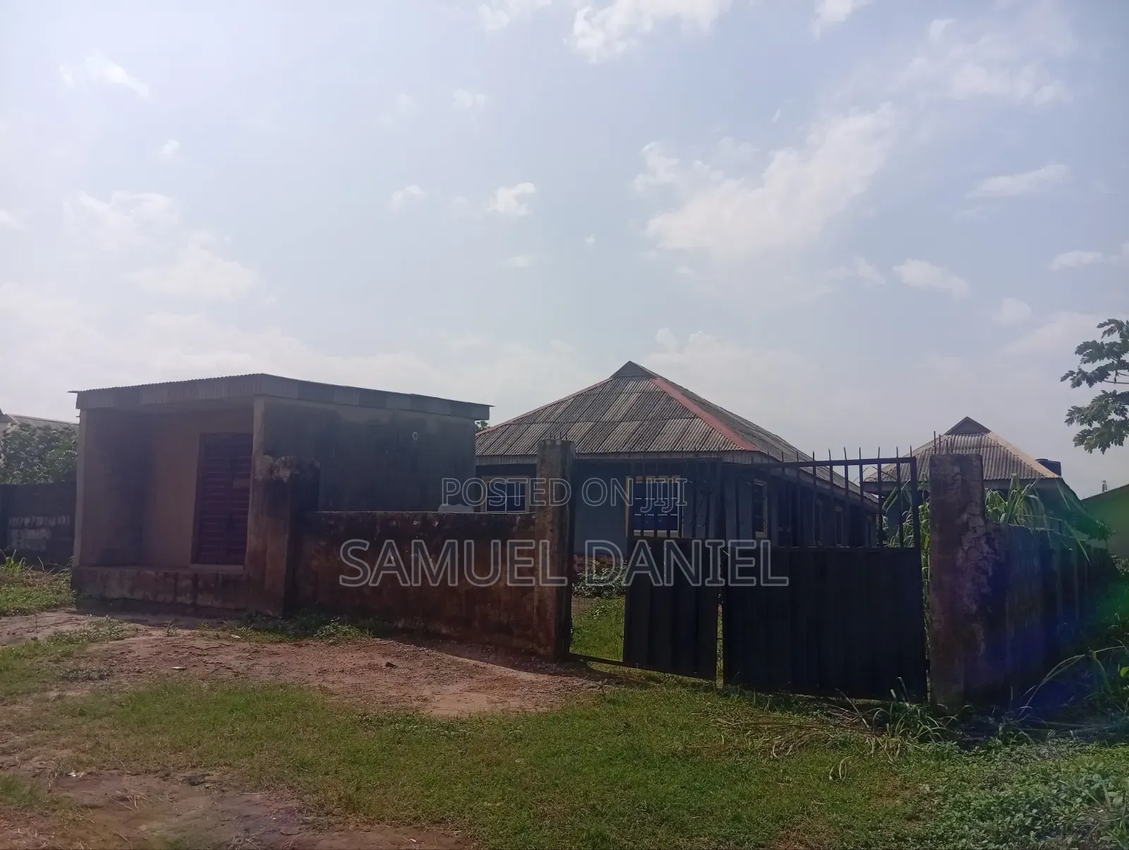 1bdrm Bungalow in Teachers Estate, Ikorodu Garage for sale