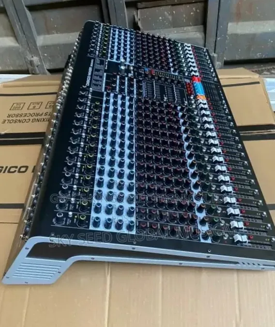 Yamaha 24 Channels Console Music Mixer