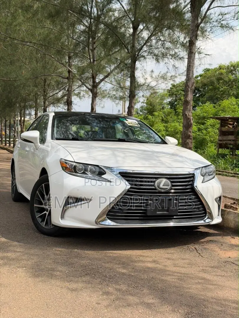Lexus ES 2017 White