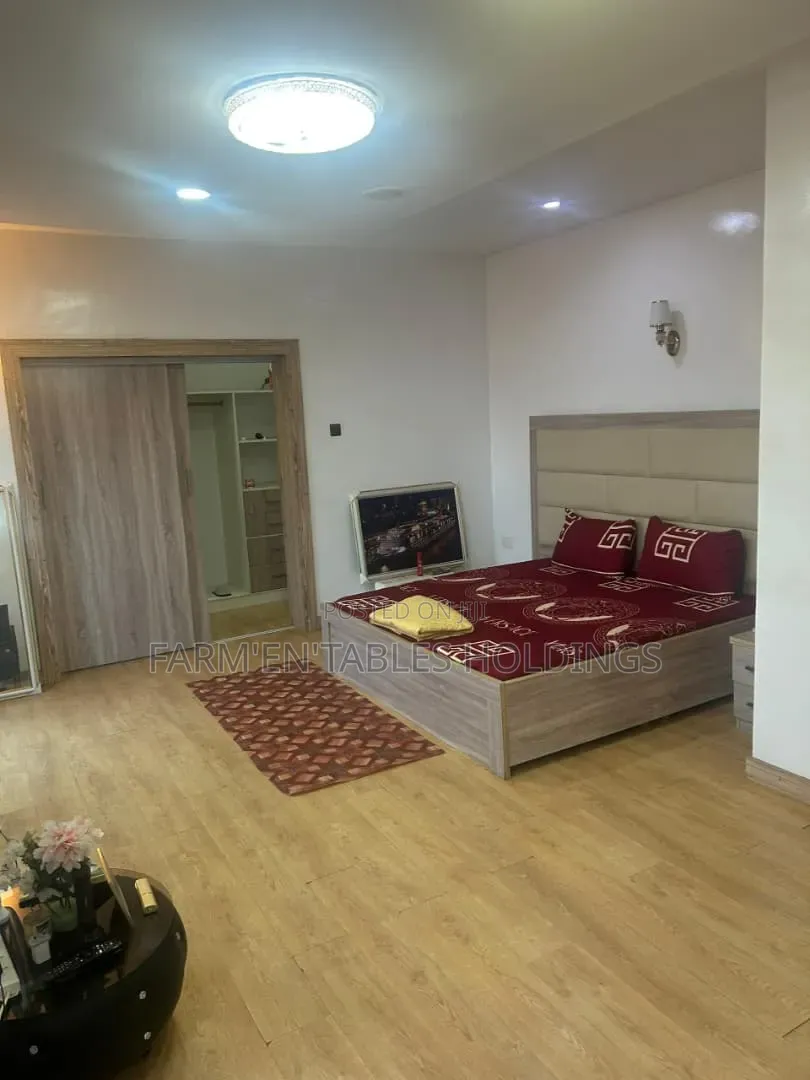 8bdrm Duplex in Oshorun Heritage for sale