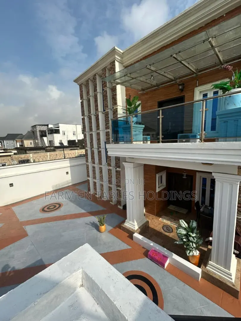8bdrm Duplex in Oshorun Heritage for sale