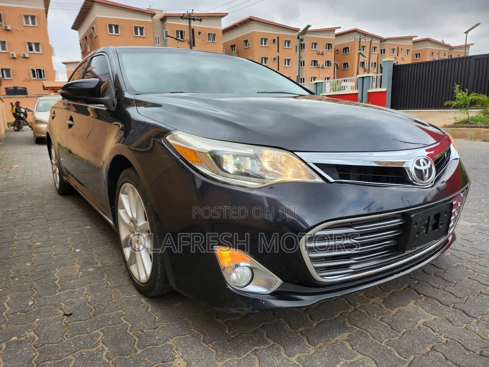 Toyota Avalon Limited Sedan FWD (3.5L 6cyl 6A) 2013 Black