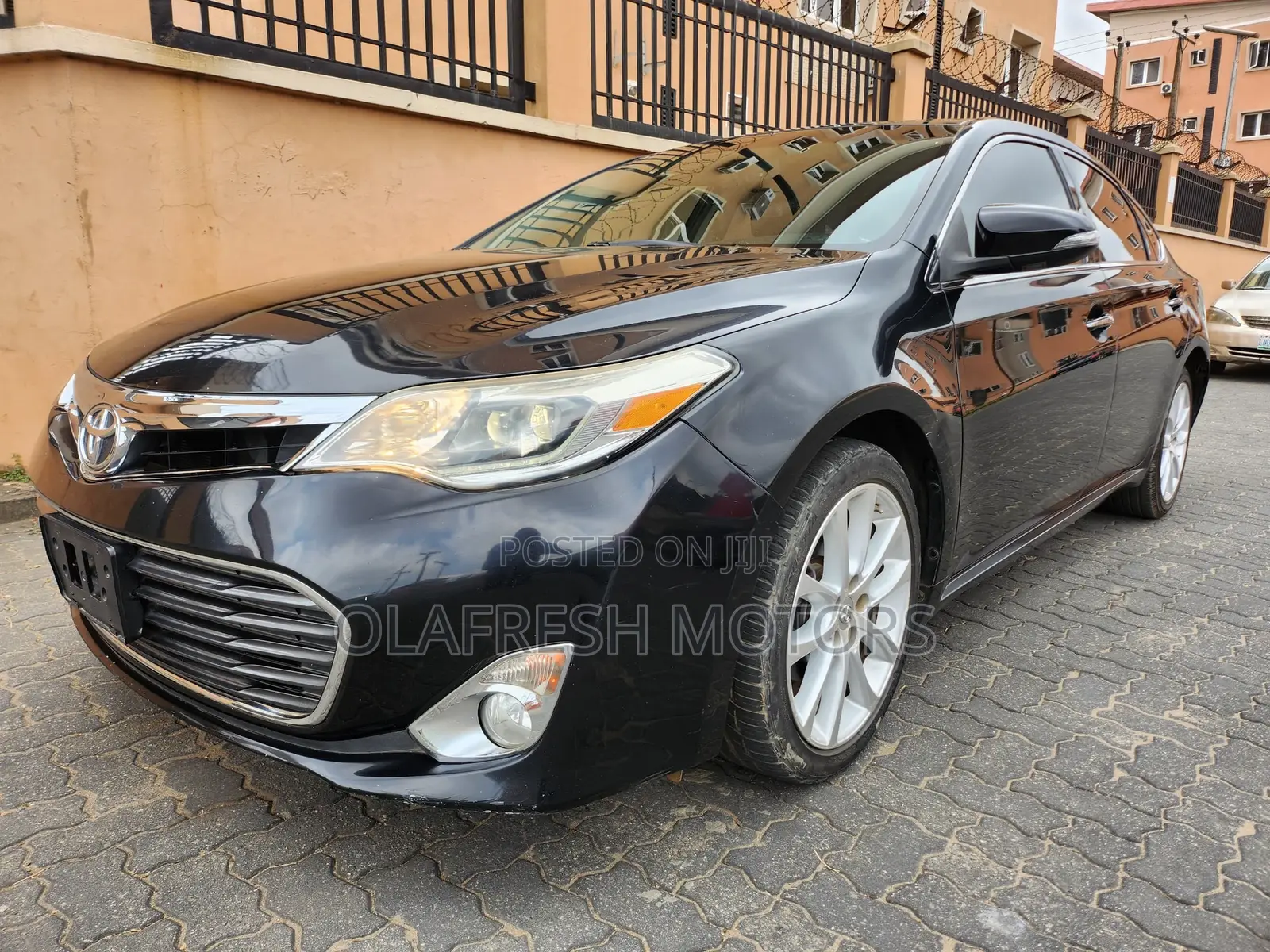 Toyota Avalon Limited Sedan FWD (3.5L 6cyl 6A) 2013 Black