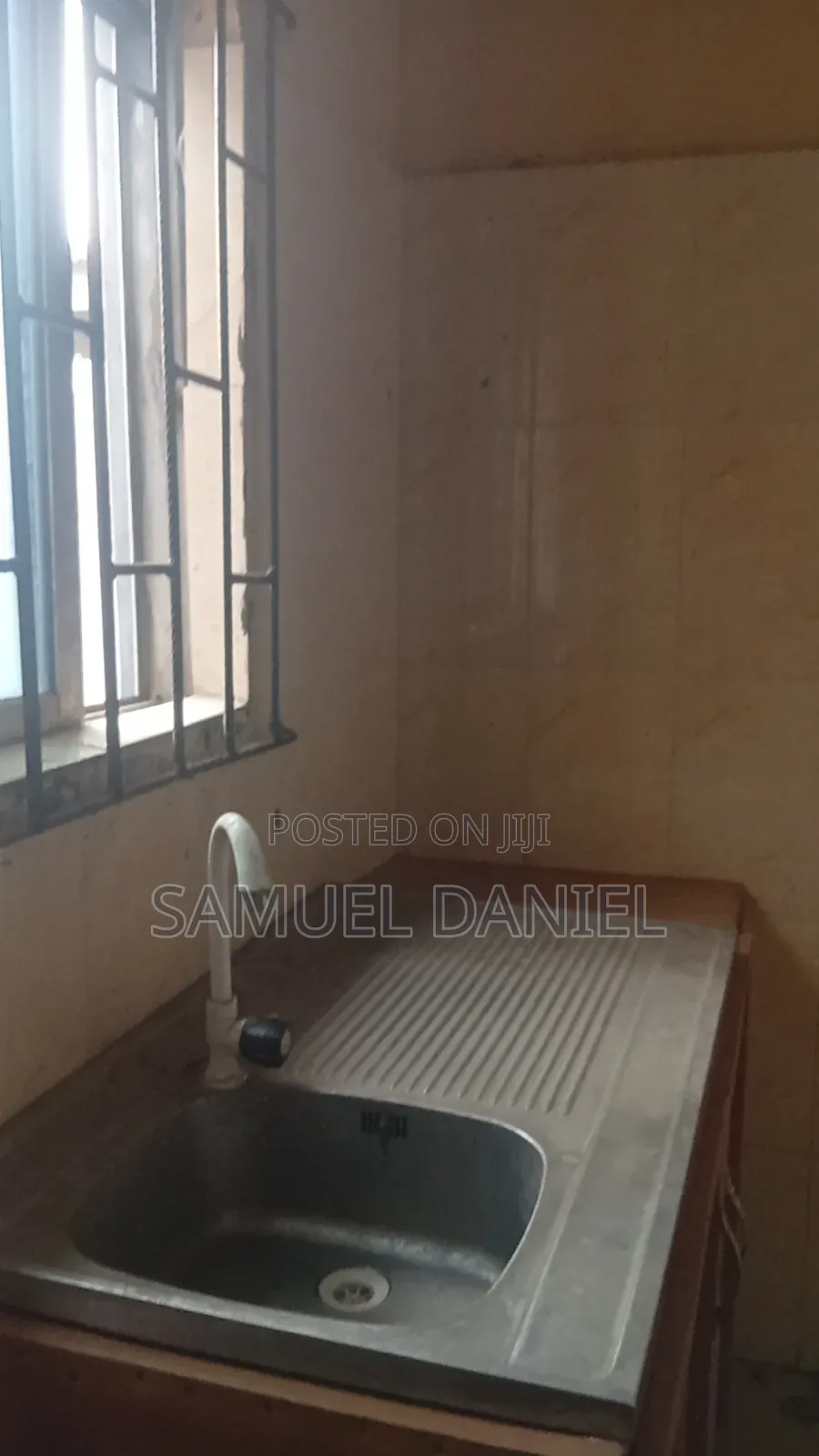 4bdrm Bungalow in Lucky Fibre Estate, Ikorodu Garage for sale