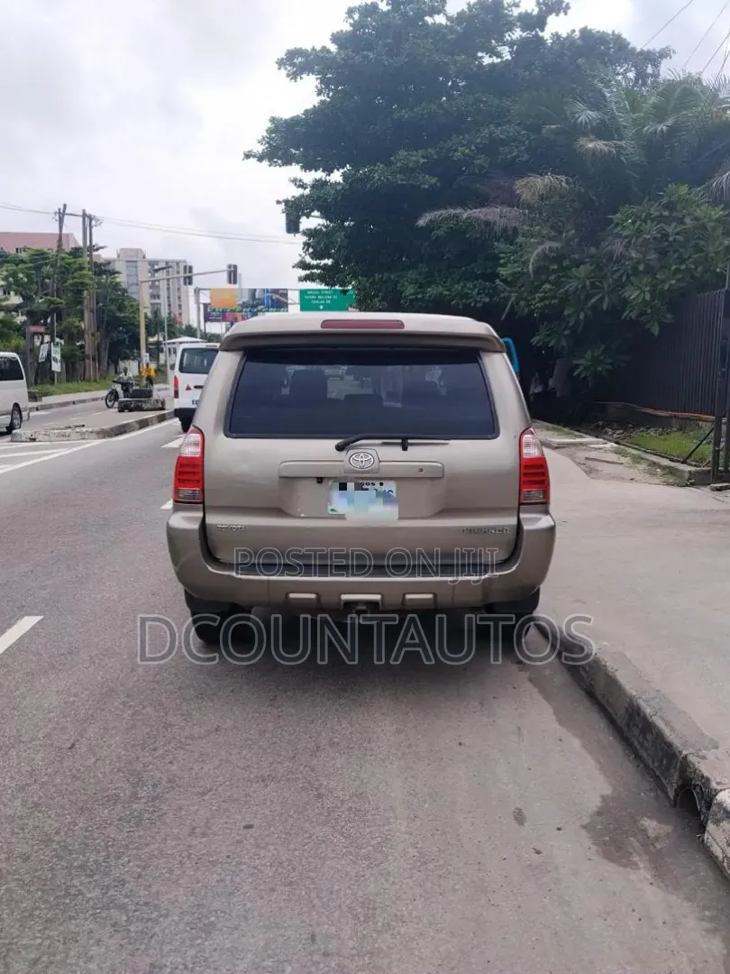 Toyota 4-Runner SR5 4x4 V6 2006 Gold
