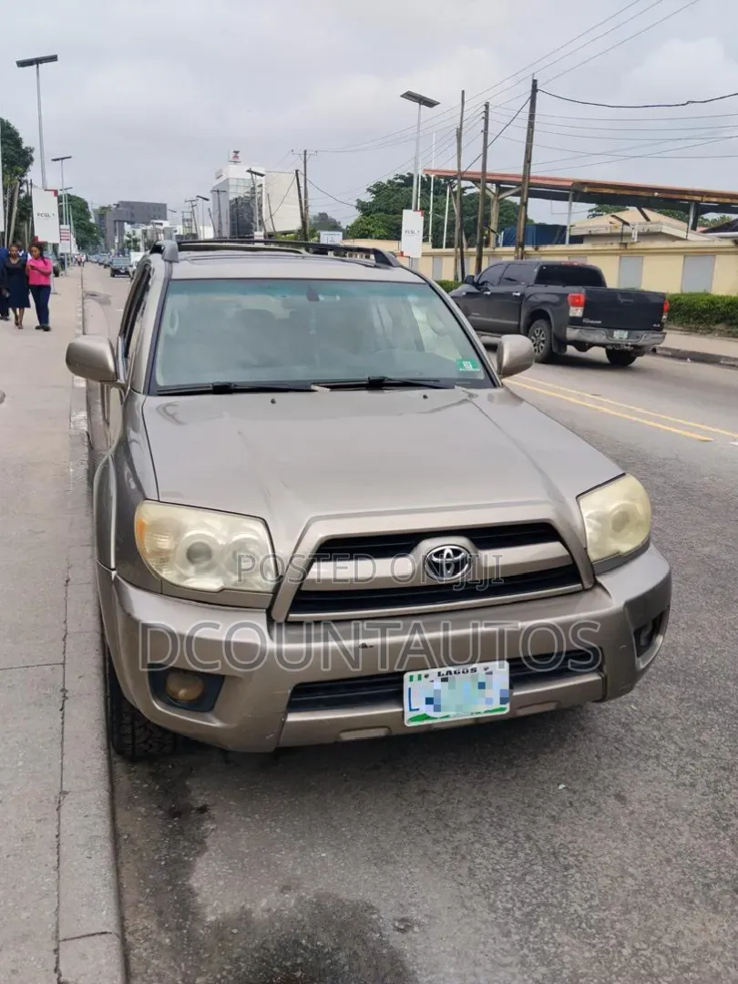 Toyota 4-Runner SR5 4x4 V6 2006 Gold