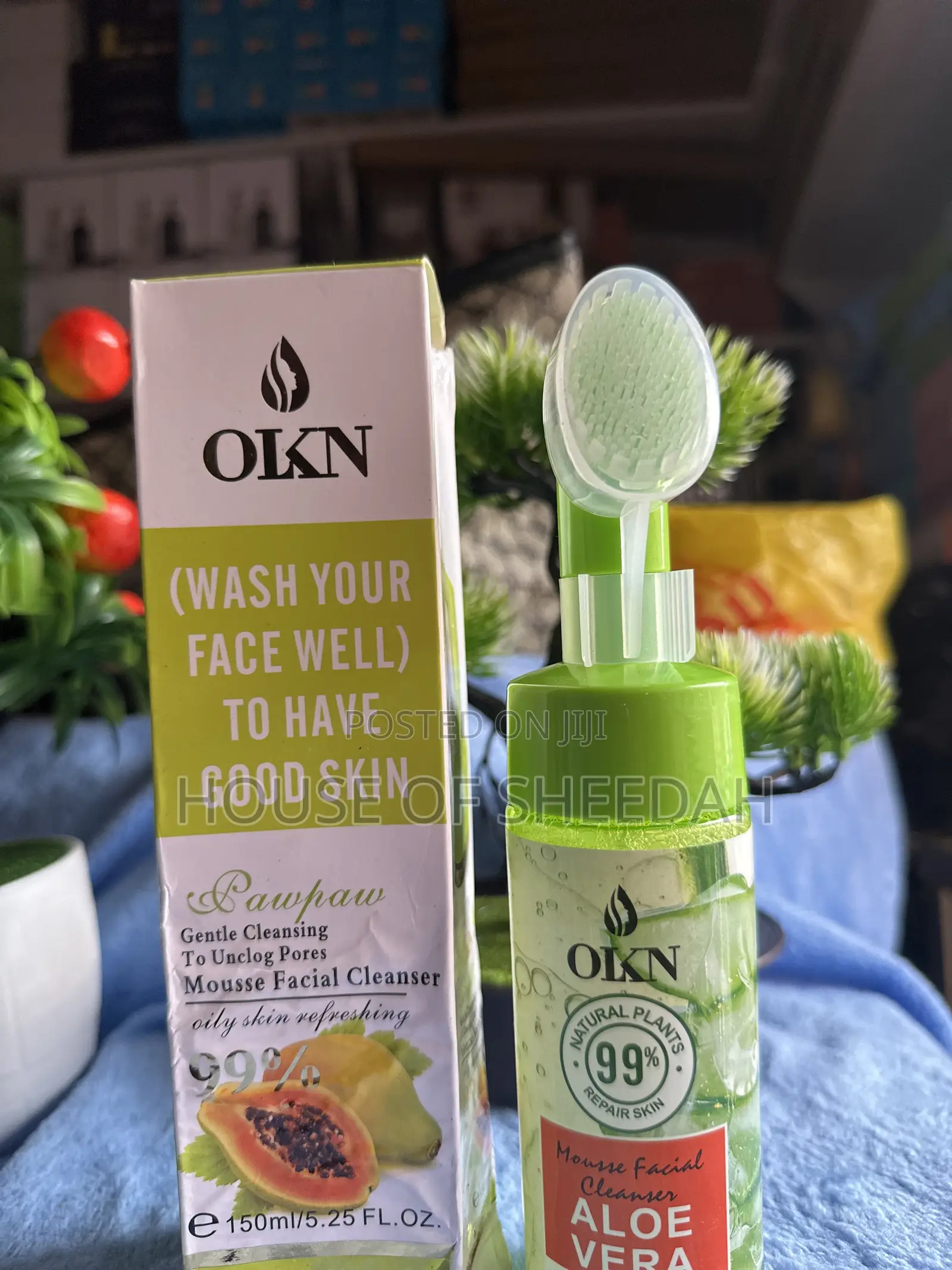 Facial Cleansers With Built-in Silicone Brush Applicators