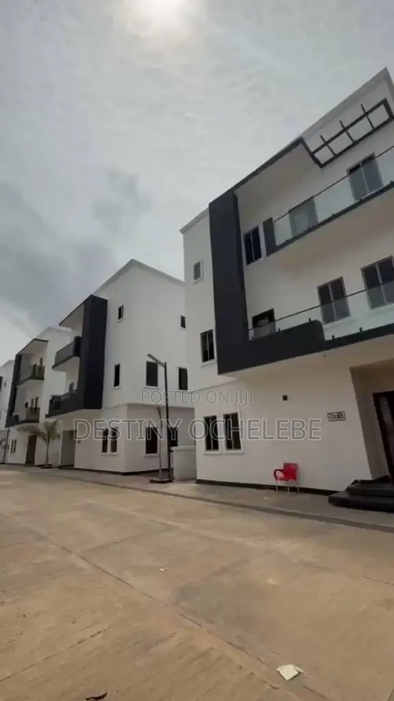 5bdrm Duplex in Jahi Gilmore for sale