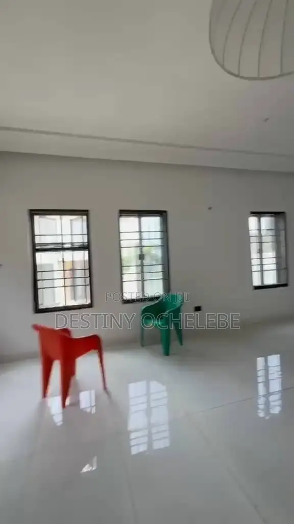 5bdrm Duplex in Jahi Gilmore for sale