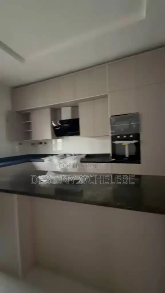 5bdrm Duplex in Jahi Gilmore for sale