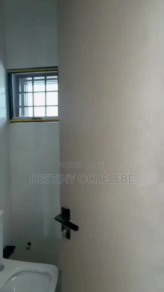5bdrm Duplex in Jahi Gilmore for sale