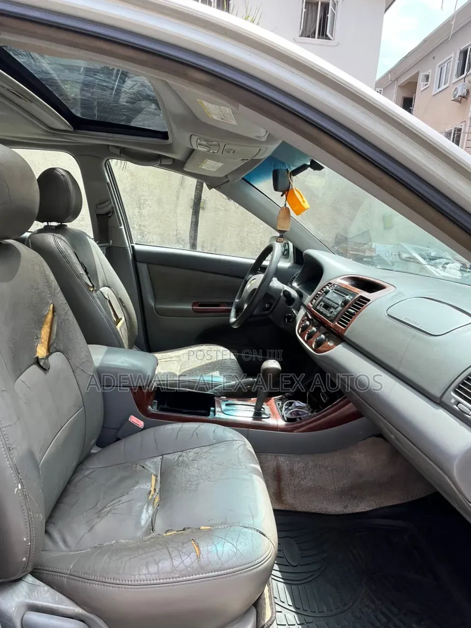 Toyota Camry XLE V6 4dr Sedan (3.0L 6cyl 5A) 2004 Silver