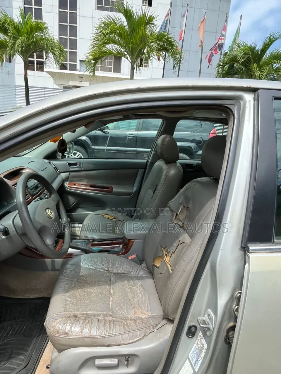 Toyota Camry XLE V6 4dr Sedan (3.0L 6cyl 5A) 2004 Silver