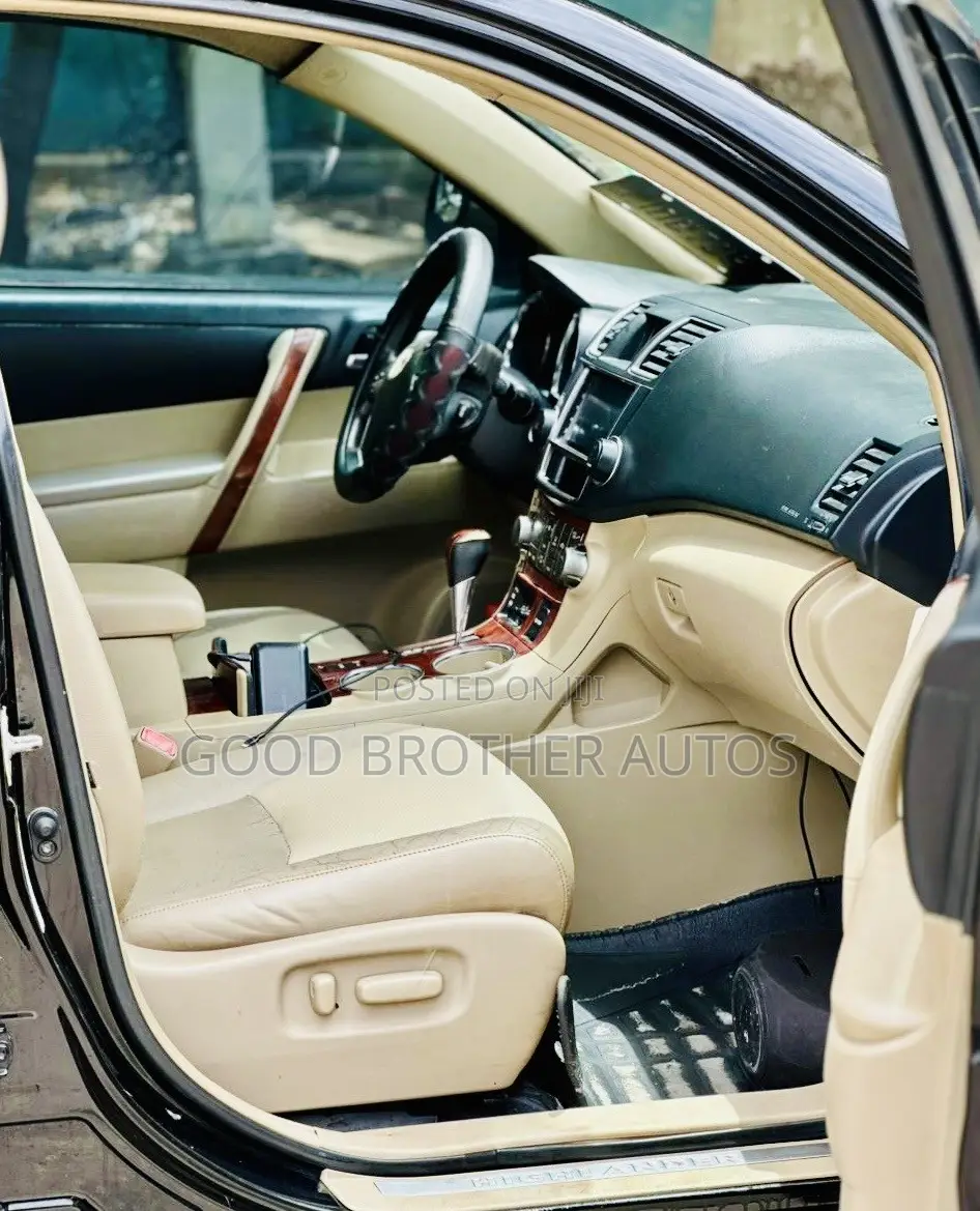 Toyota Highlander Limited Platinum 4dr SUV AWD (3.5L 6cyl 6A) 2014